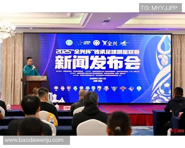 足球明星跨界电竞赛场展现新风采引发粉丝热议与关注