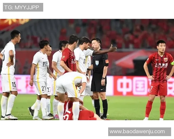 足球明星重返赛场视频热播引发球迷热议与期待