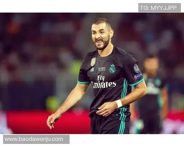 高度自律的足球明星如何通过严格训练与生活习惯成就辉煌职业生涯