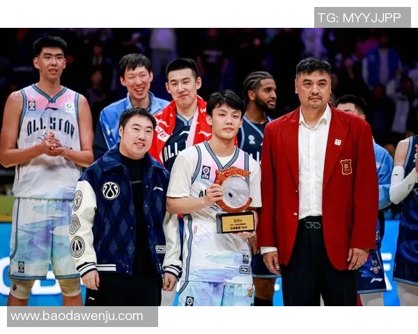 全明星篮球头带的魅力与功能解析让你在赛场上尽显风采